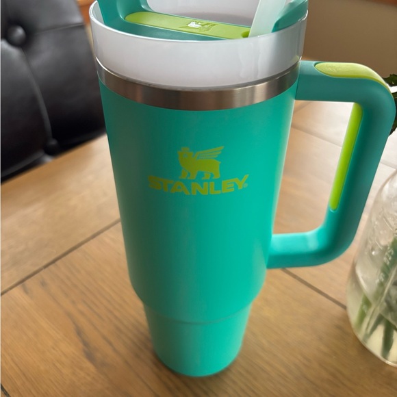 Stanley Teal Travel Mug with Handle - Picture 7 of 9